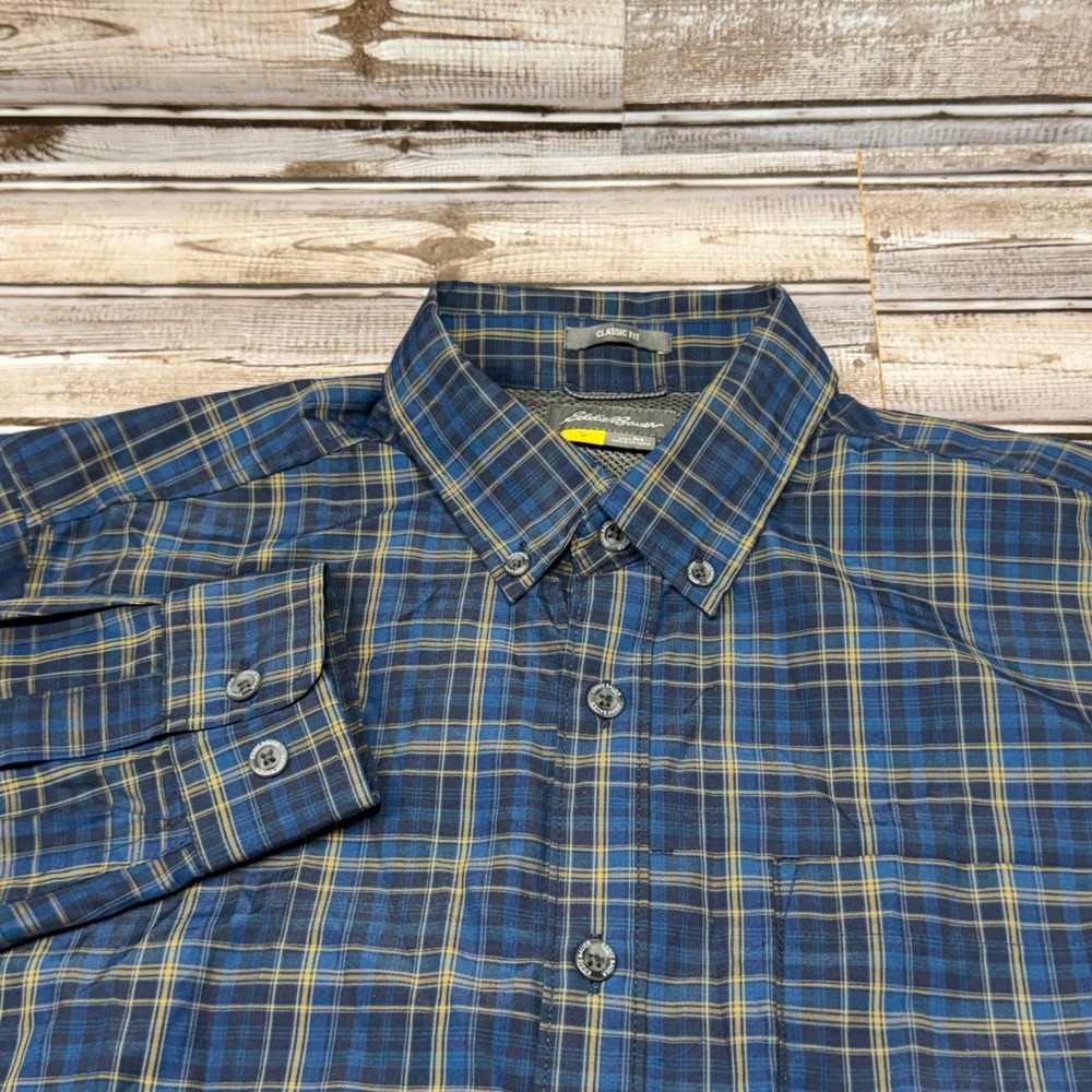 Eddie Bauer Button Down Shirt Mens M Blue Plaid Classic Fit Long Sleeve